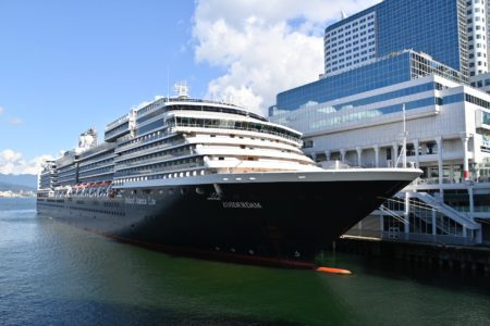 holland america cruise ships provide cash back